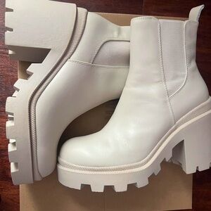 White chunky heel boots
steve madden